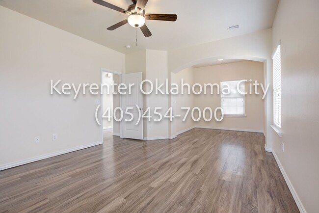 Building Photo - Stunning 5BD, 2 1/2 BTH Home Seconds away from John Kilpatrick Turnpike in YUKON!