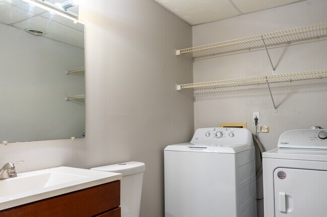 Building Photo - 4520 Ventura Dr