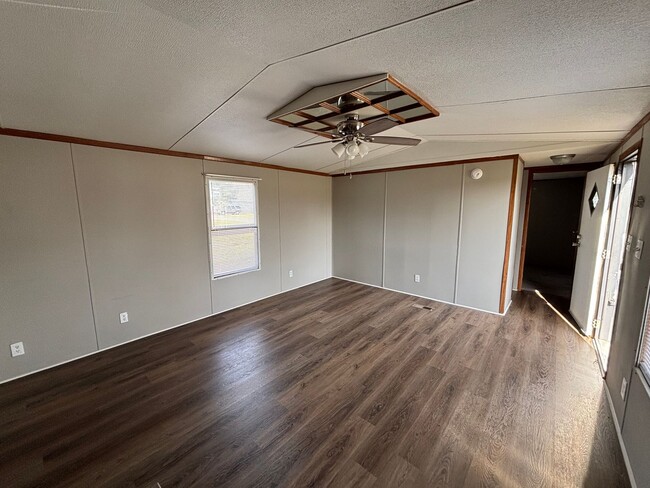 Building Photo - 2 Bed 2 Bath Mobile Home