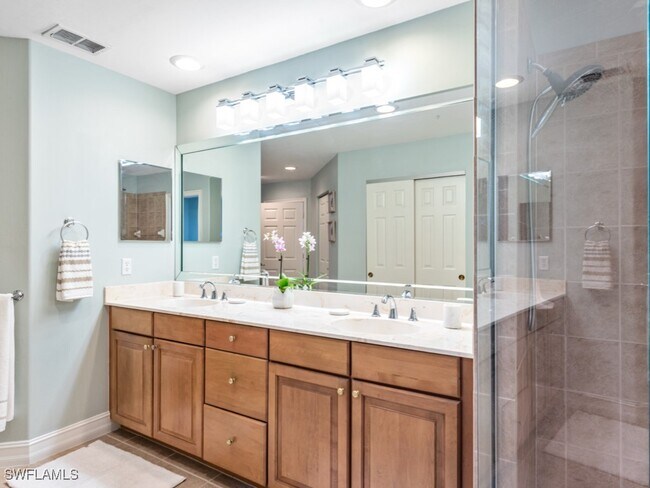 Building Photo - 2012 Tarpon Bay Dr N