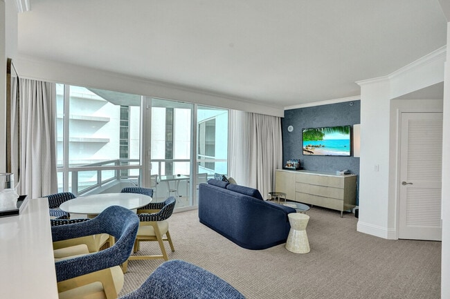Building Photo - 4441 Collins Ave