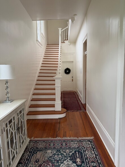 Entrance - 4223 Prytania St