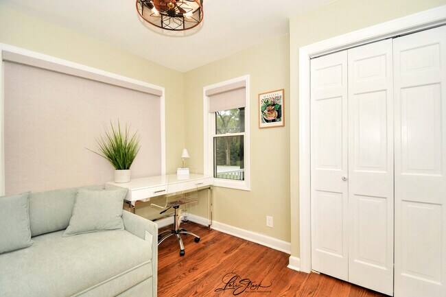 Building Photo - 635 E Prairie Ave