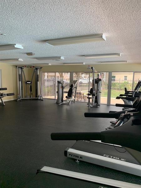 Building Photo - 8850 Royal Palm Blvd