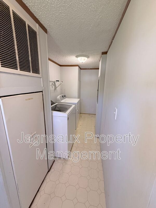 Building Photo - 7775 LA-1133