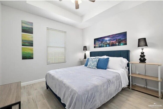 Building Photo - 12 Las Vistas Ln