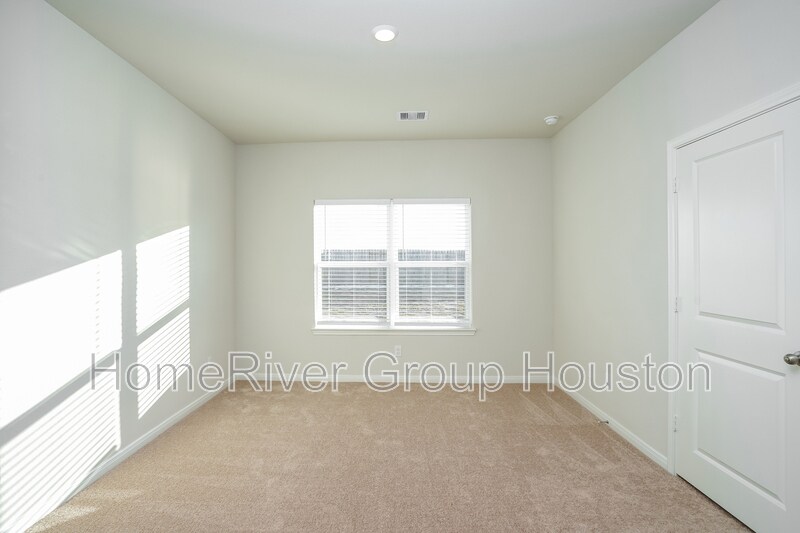 Building Photo - 14101 Freeboard Dr