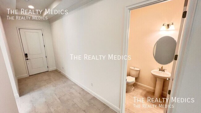 Building Photo - 1440 Nandina Cir