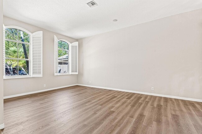 Building Photo - 1366 Crossbill Ct