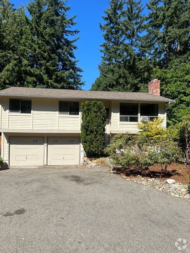 Building Photo - Finn Hill neighborhood Kirkland!