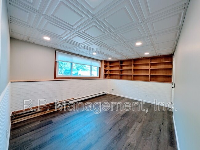 Building Photo - 26745 Freeport Ave