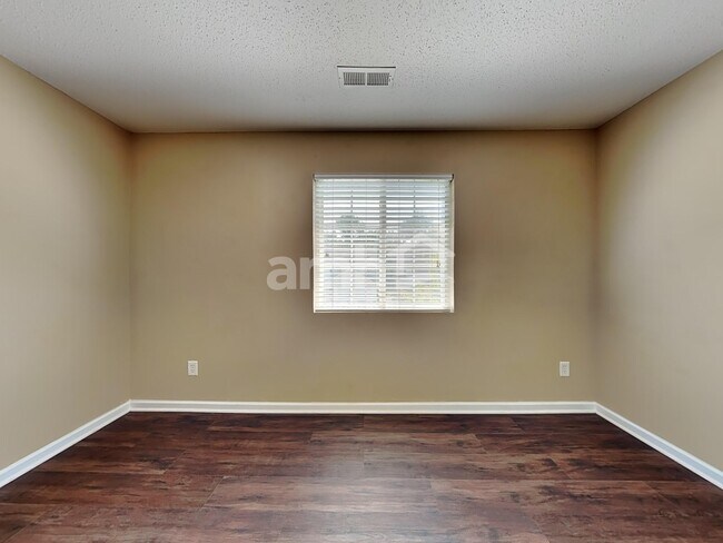 Building Photo - 836 Stockport Way