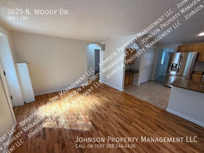 Building Photo - 3025 N Woody Ln