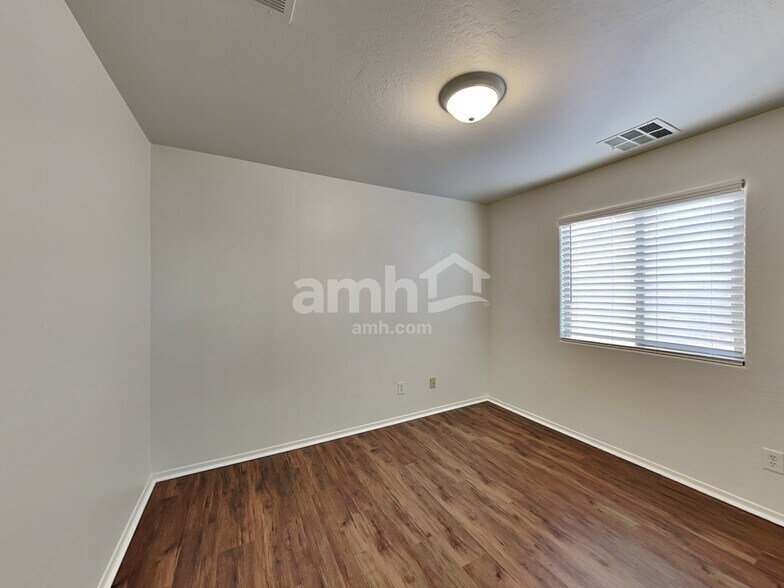 Building Photo - 21967 W Sonora St