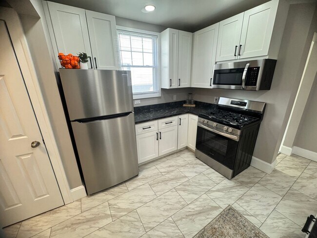 Building Photo - 426 Stewart Ave