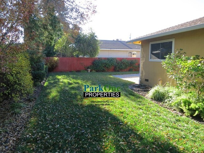 Building Photo - Charming 3-Bedroom Single-Level Home with ...
