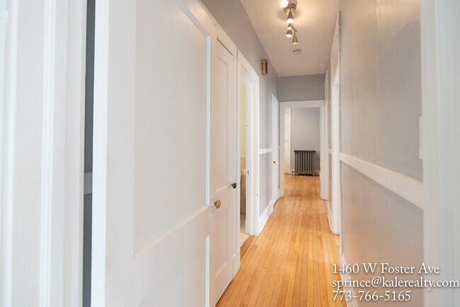 Building Photo - 1460 W Foster Ave