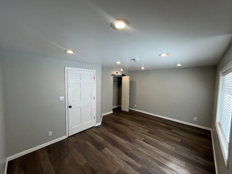 Building Photo - 6624 S Bouchelle Cv