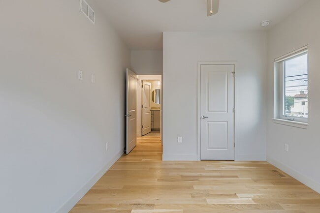 Building Photo - Swanky 1BR – New, Private Garage, Storage,...