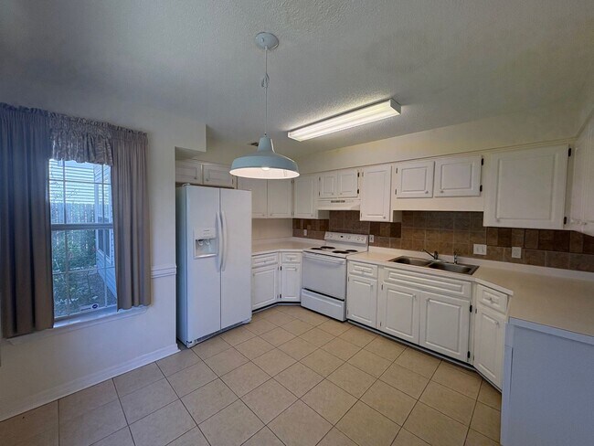 Building Photo - 37 3rd St