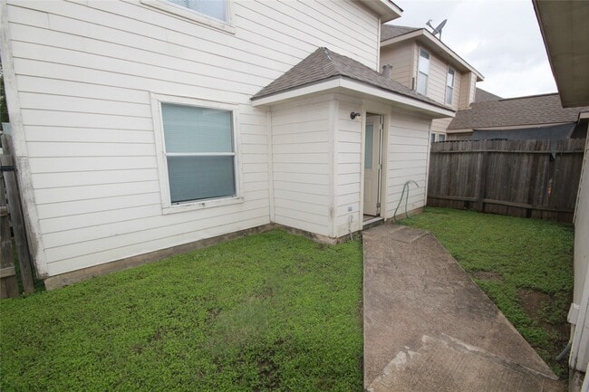 Building Photo - 6418 Mountain Pines Ln