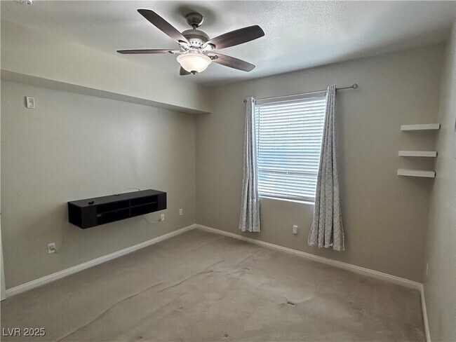 Building Photo - 6955 N Durango Dr