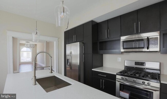 Building Photo - 901 N Montford Ave