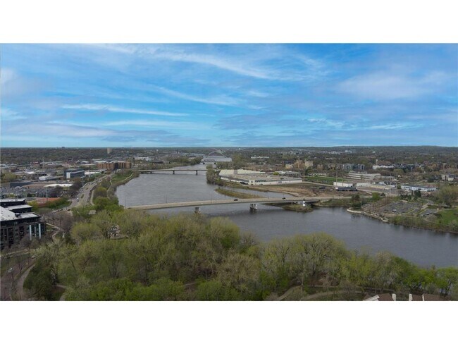 Building Photo - 545 N 1st St