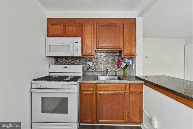 Building Photo - 1329 Taylor Ave