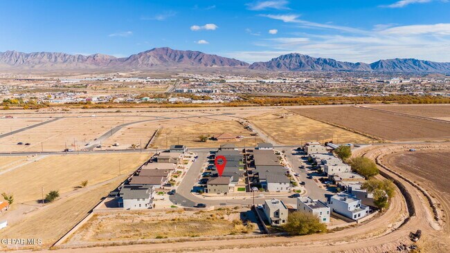 Building Photo - 561 Issa Circle