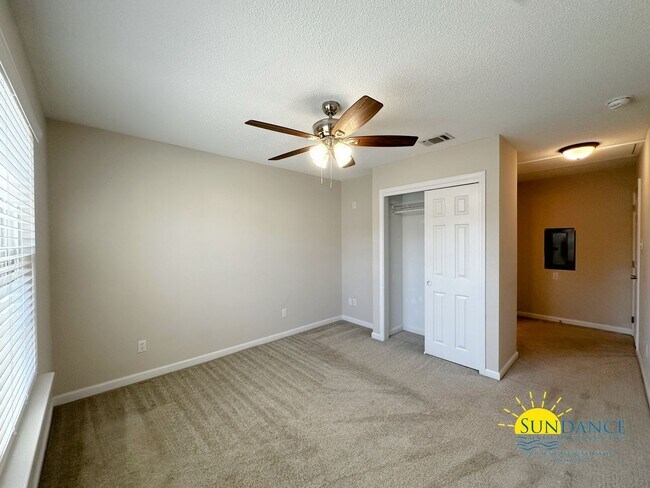 Building Photo - Pet Friendly 4 Bedroom Home in Fort Walton...