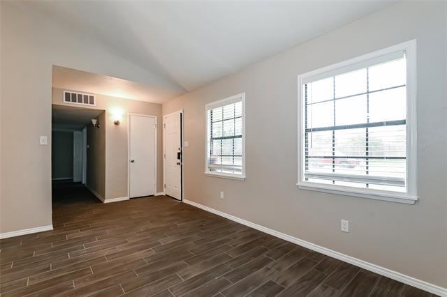Building Photo - 1704 Panola Dr