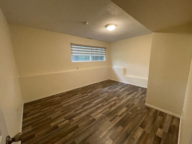 Building Photo - 10800 Lathrop Ln NW