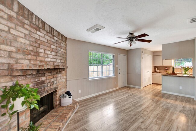 Building Photo - 3826 Willow Springs Ln