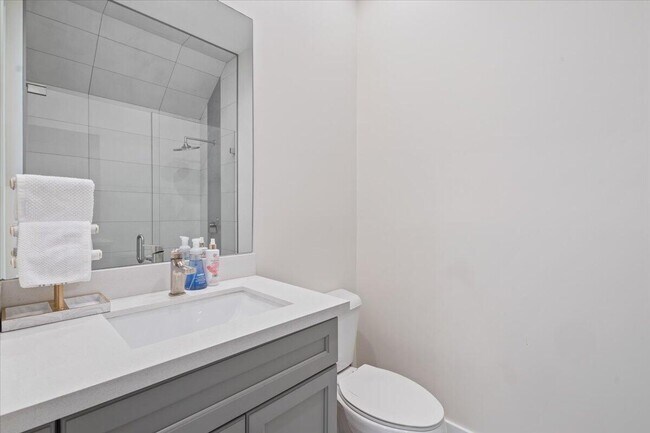 Building Photo - 15377 Green River Ct