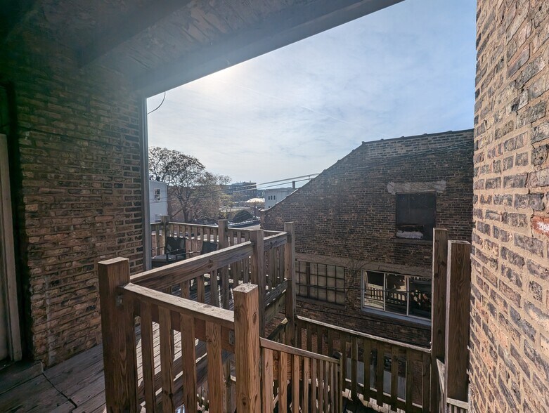 Building Photo - 3732 N Pine Grove Ave