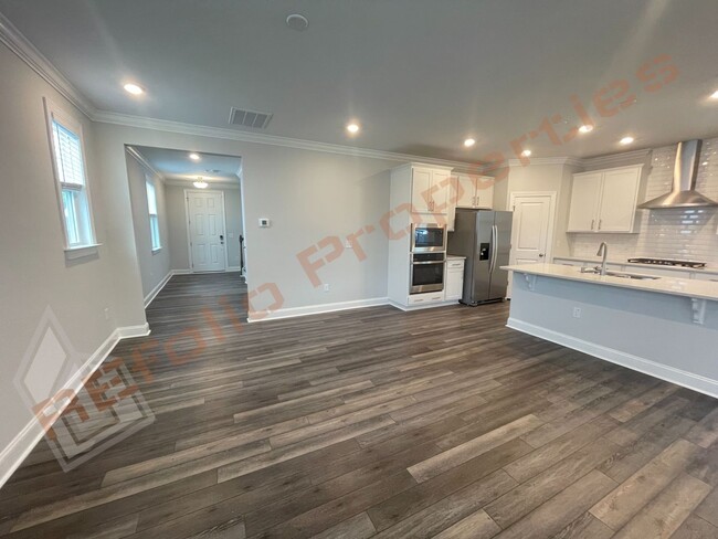 Building Photo - Amazing 4 Bedroom, 2.5 Bathroom Home with ...