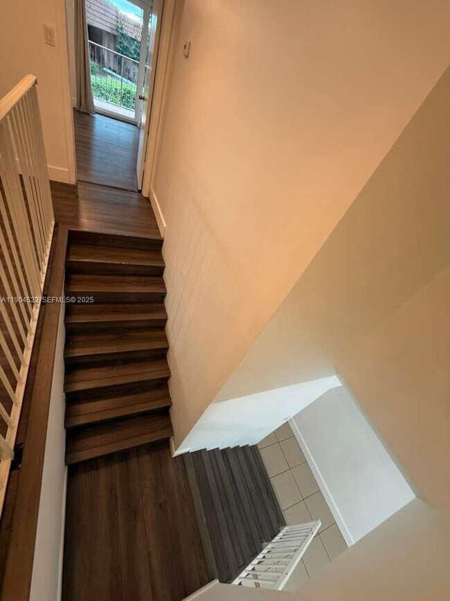 Building Photo - 23 N Valencia Dr