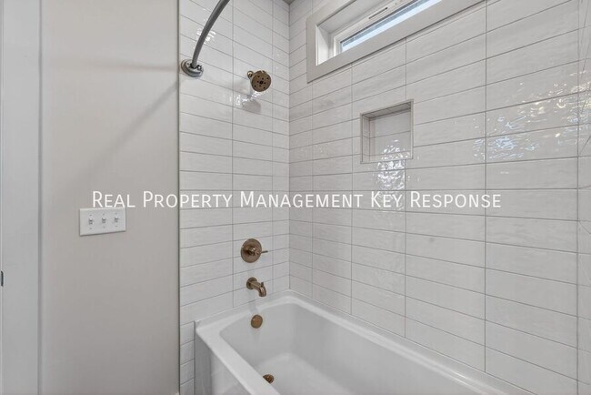 Building Photo - 2109 23rd Ave N