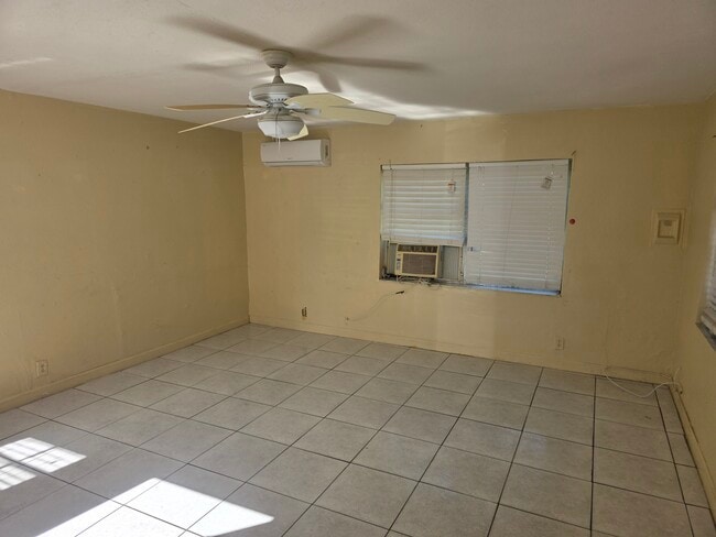 Building Photo - 1543 NW 10th Pl