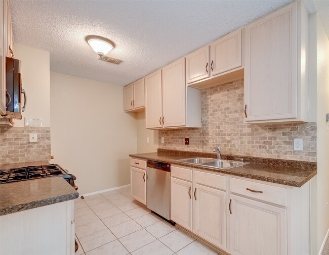 Building Photo - 3718 Pintan Ln