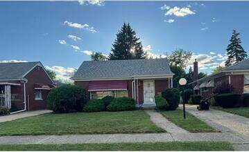 Building Photo - 3 bedroom brick ranch