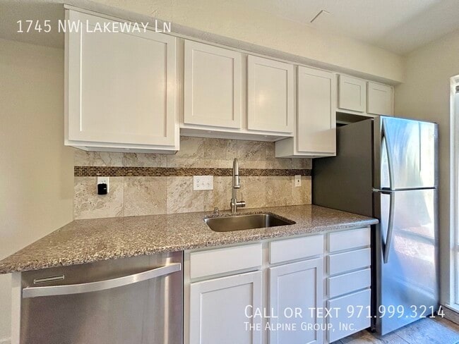 Building Photo - 1745 NW Lakeway Ln