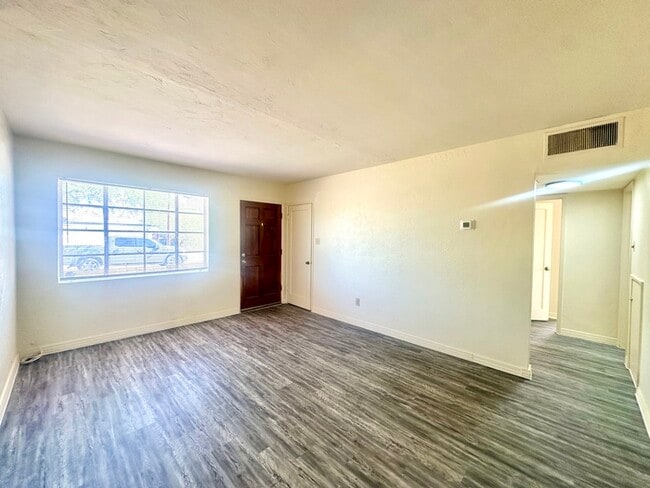 Building Photo - New Flooring! Spacious Private Yard with W...