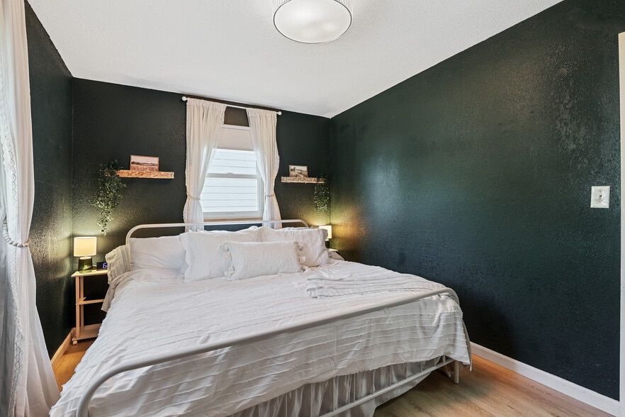 Building Photo - 2120 Rena Pl