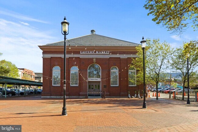 Building Photo - 1027 6th St NE