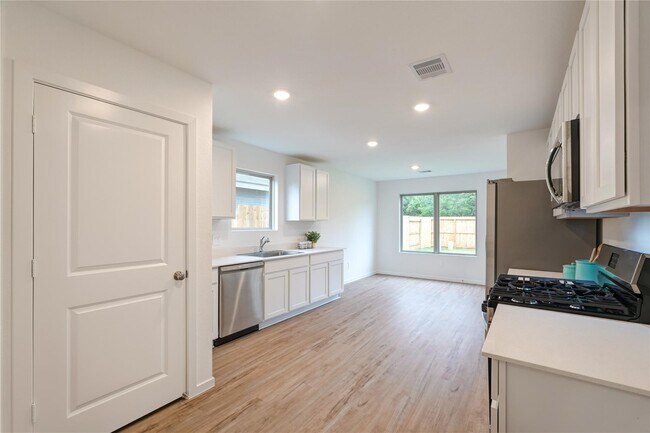 Building Photo - 17914 Becker Lndg Dr