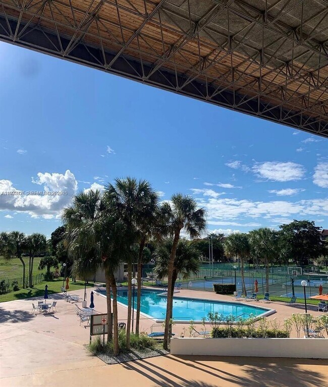 Building Photo - 6921 Environ Blvd