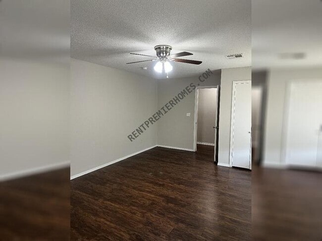 Building Photo - 2437 NW 112th St