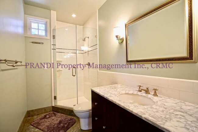 Building Photo - 422 Live Oak Dr